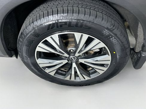 Used 2023 Nissan Rogue SV w/ SV Premium B Package AWD/4WD image 11