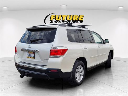 Used 2013 Toyota Highlander Plus image 4