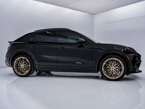 Certified 2025 Porsche Macan Turbo Electric image 9