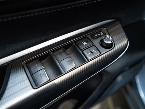 Certified 2023 Toyota Venza XLE image 20