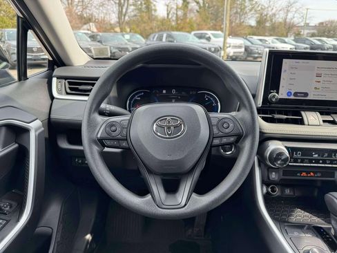 Used 2025 Toyota RAV4 XLE image 19
