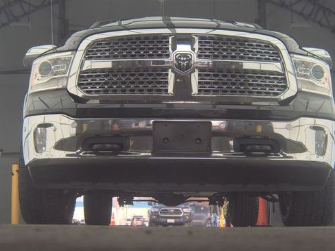 Used 2018 RAM 1500 Laramie w/ Convenience Group AWD/4WD image 4
