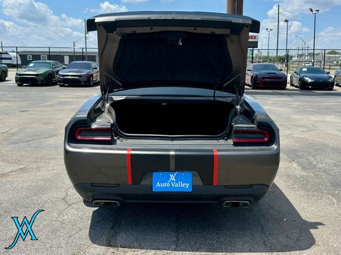 Used 2022 Dodge Challenger R/T w/ Blacktop Package RWD image 30