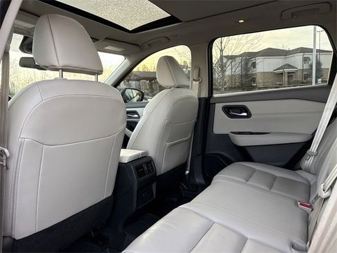 Used 2023 Nissan Rogue SL image 13