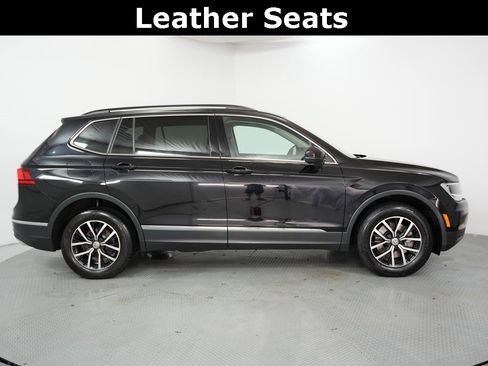 Used 2021 Volkswagen Tiguan SE w/ Panoramic Sunroof Package image 5