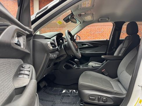 Used 2021 Chevrolet TrailBlazer LT w/ Driver Confidence Package image 22