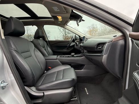 Used 2023 Nissan Rogue SV w/ SV Premium B Package image 34