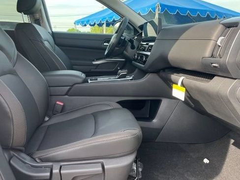 New 2026 Nissan Pathfinder SL w/ SL Premium Package AWD/4WD image 16