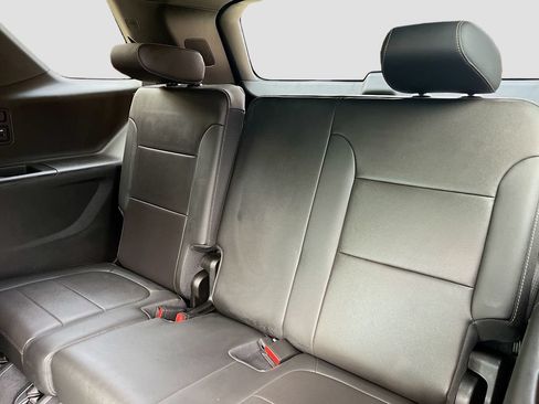 Used 2023 Chevrolet Traverse Premier w/ LPO, Floor Liner Package AWD/4WD image 29