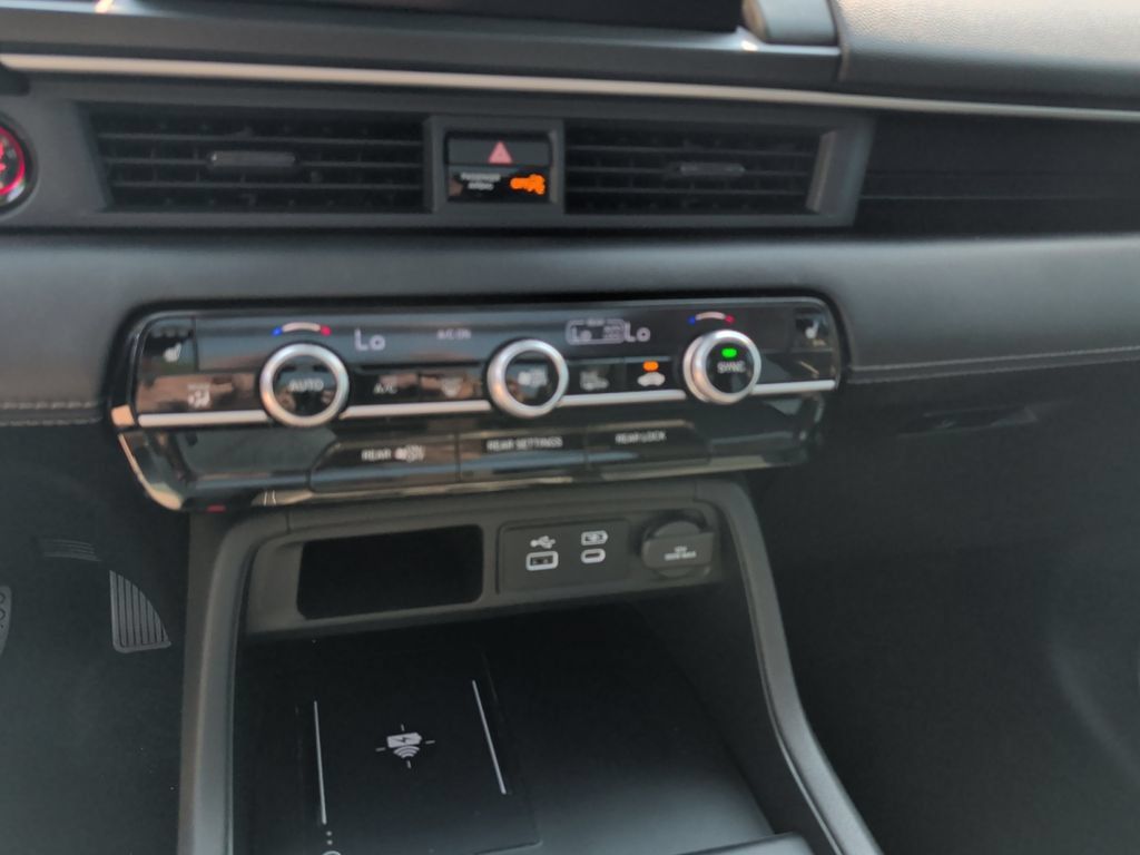 Used 2025 Honda Pilot Touring image 24