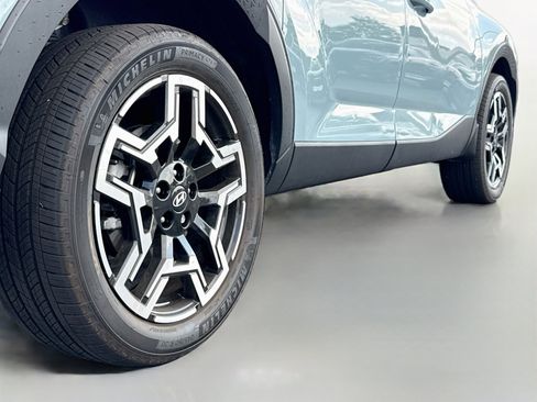 Used 2025 Hyundai Santa Cruz Limited AWD/4WD image 9