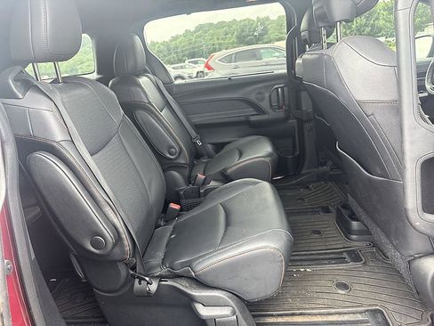 Used 2022 Toyota Sienna XSE FWD image 20
