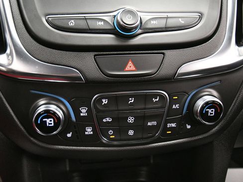 Used 2021 Chevrolet Equinox LT image 16