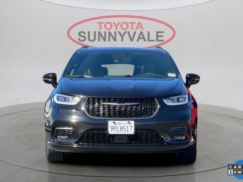 Used 2025 Chrysler Pacifica Limited image 11