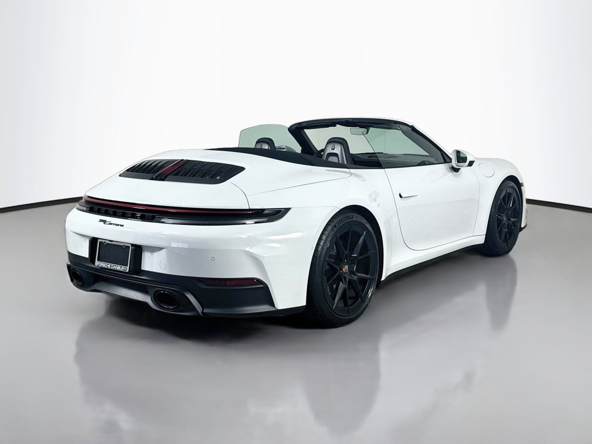Certified 2025 Porsche 911 Carrera RWD image 9