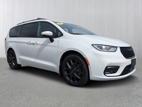 Used 2023 Chrysler Pacifica Touring-L w/ S Appearance Package image 1