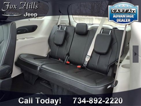 Used 2020 Chrysler Pacifica Limited image 11