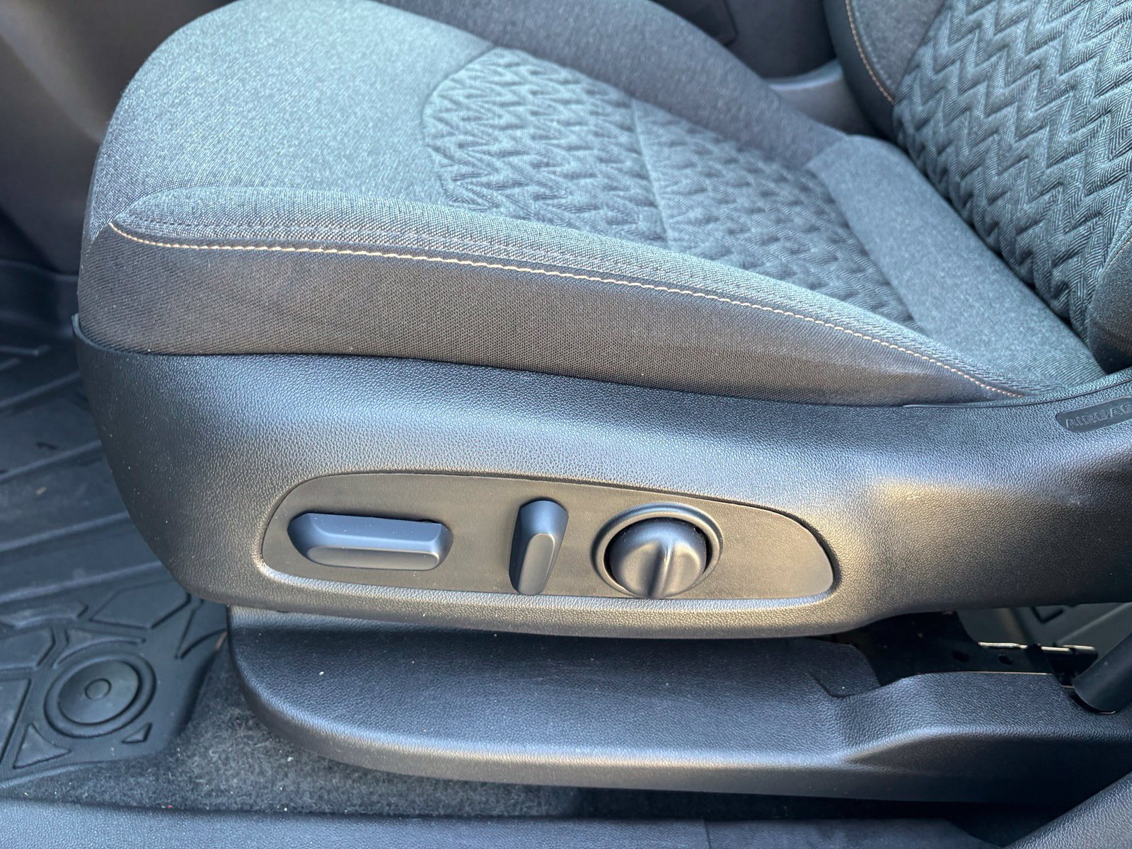 Used 2024 Chevrolet Equinox LT FWD image 26