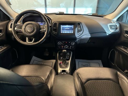 Used 2018 Jeep Compass Latitude w/ Popular Equipment Group AWD/4WD image 9
