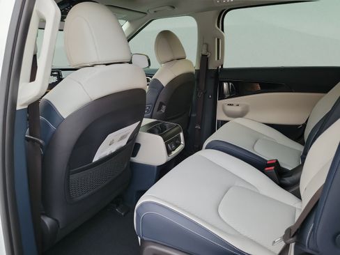 New 2027 Kia Carnival SX Prestige FWD image 5