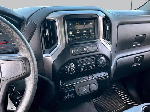 Used 2019 Chevrolet Silverado 1500 Custom w/ Custom Convenience Package AWD/4WD image 7