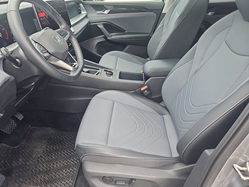 Used 2026 Volkswagen Tiguan SE AWD/4WD image 28