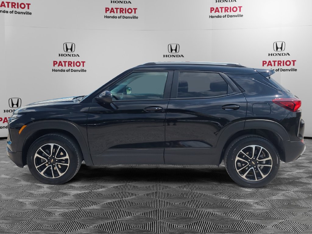 Used 2025 Chevrolet TrailBlazer LT AWD/4WD image 2