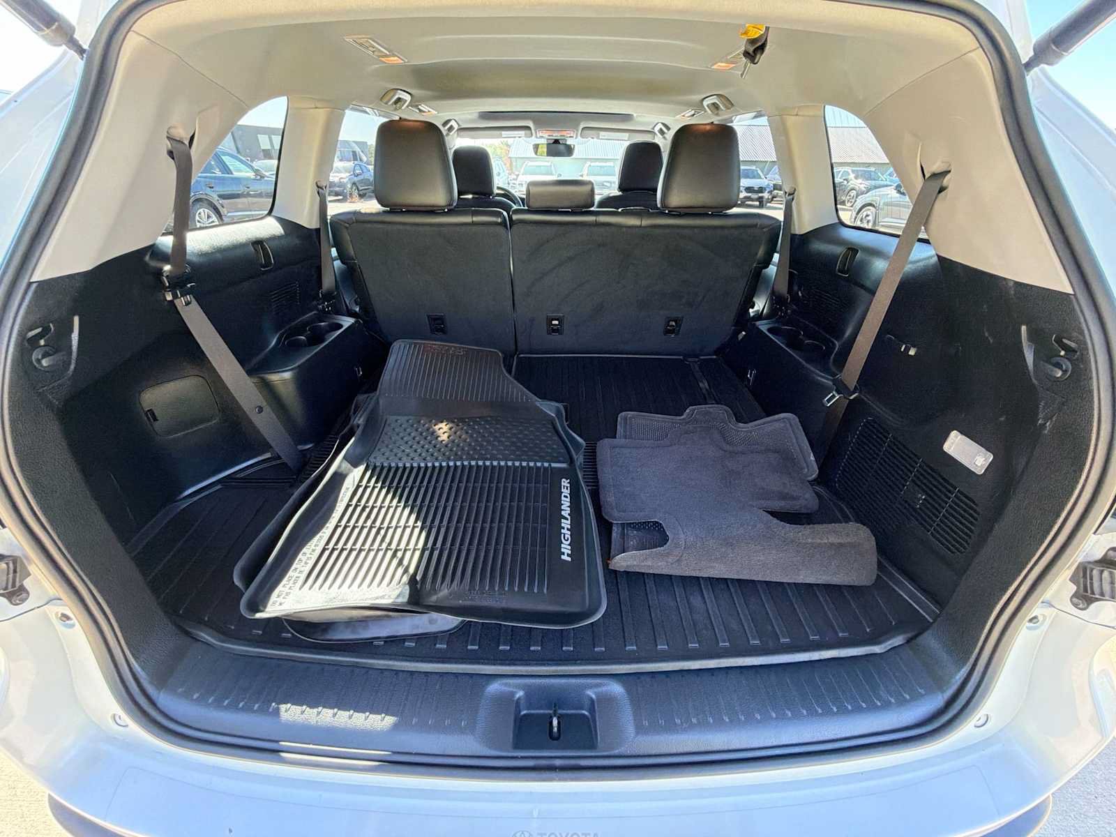Used 2019 Toyota Highlander XLE AWD/4WD image 29
