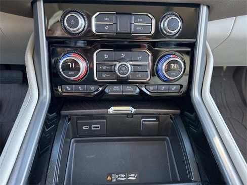 Used 2022 GMC Yukon XL Denali image 24
