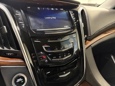Used 2016 Cadillac Escalade Luxury image 11