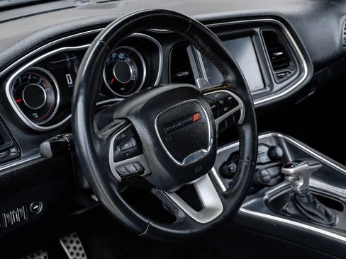 Used 2015 Dodge Challenger SXT Plus RWD image 18