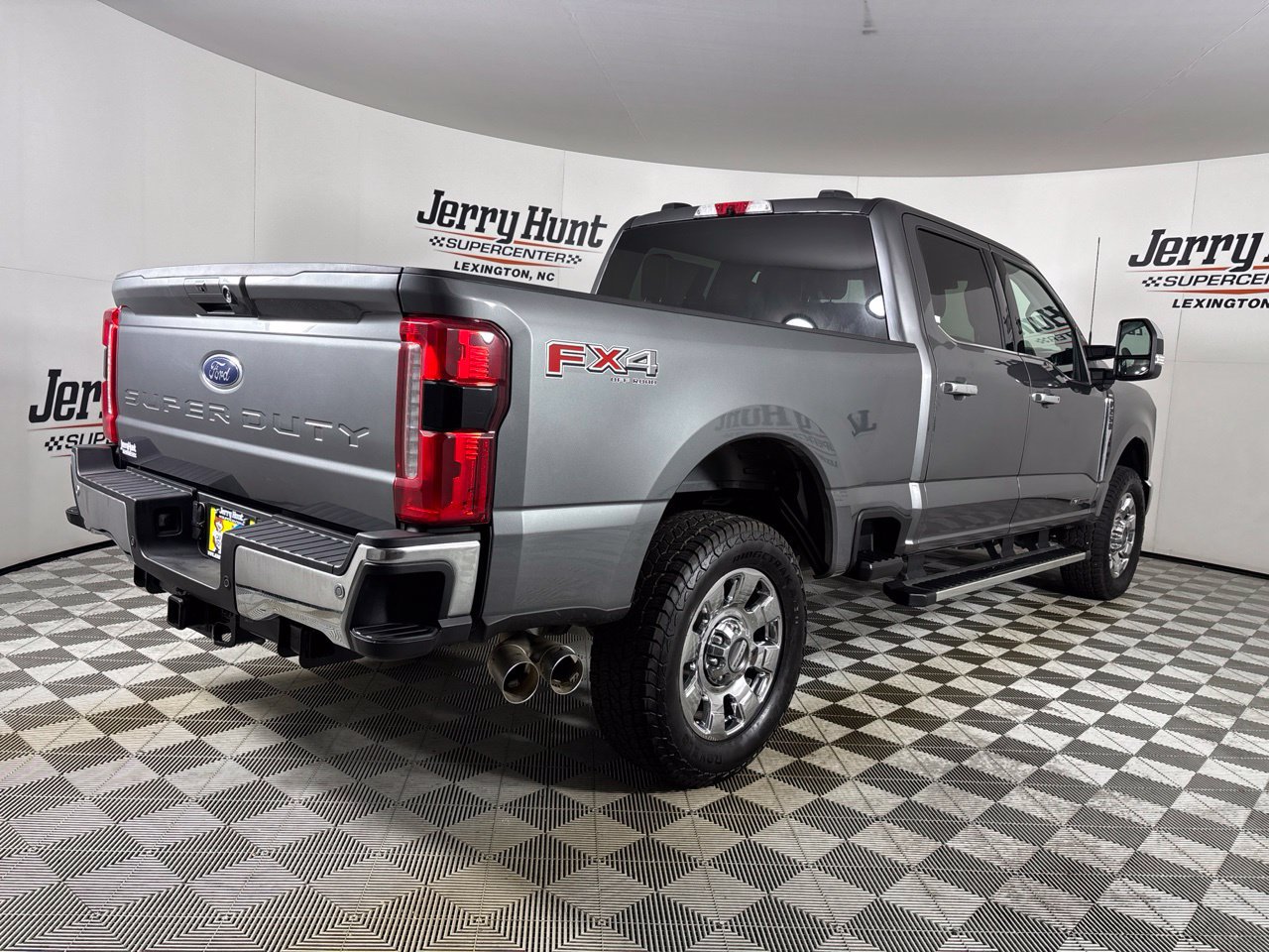 Used 2025 Ford F250 Lariat w/ Chrome Package AWD/4WD image 4