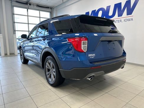 Used 2022 Ford Explorer XLT w/ Equipment Group 202A image 6