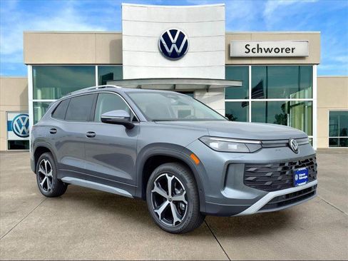 New 2026 Volkswagen Tiguan SE image 8