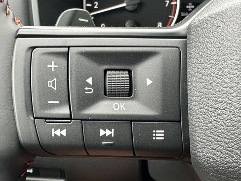 Used 2026 Nissan Rogue SV AWD/4WD image 12