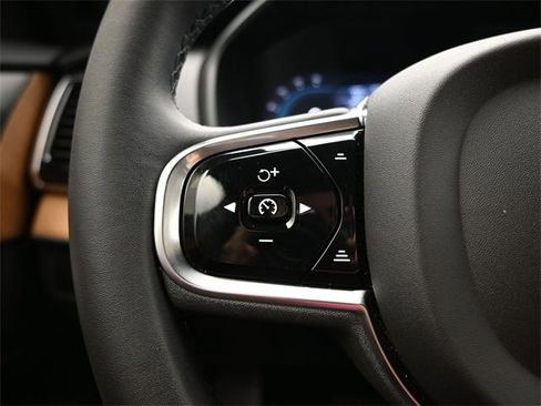 Used 2024 Volvo XC90 B6 Plus w/ Protection Package Premier image 25