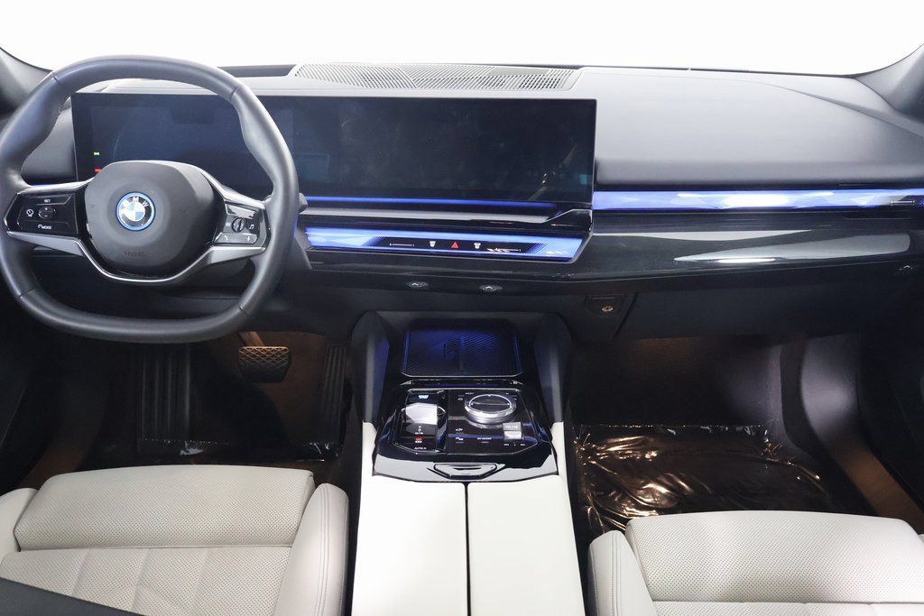 Used 2024 BMW i5 eDrive40i w/ Premium Package RWD image 8
