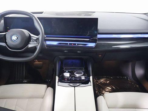 Used 2024 BMW i5 eDrive40i w/ Premium Package RWD image 8