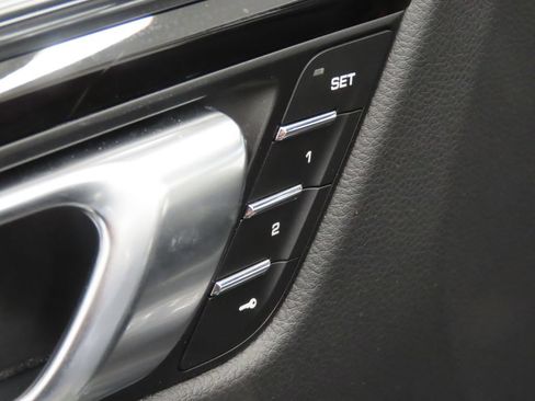 Certified 2026 Porsche Macan AWD/4WD image 36