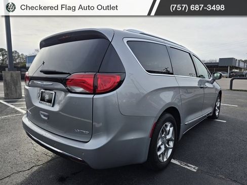 Used 2018 Chrysler Pacifica Limited image 7