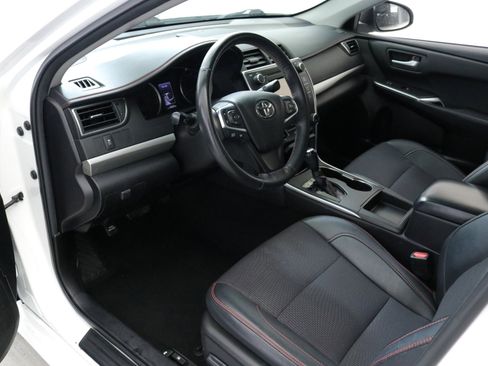 Used 2017 Toyota Camry SE image 20
