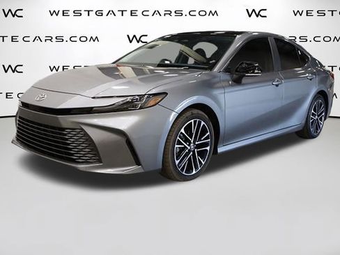 Used 2025 Toyota Camry XLE FWD image 1