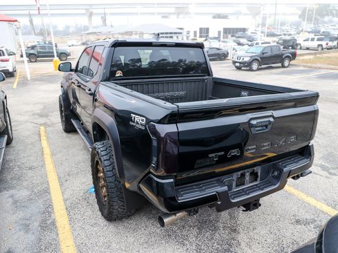 Used 2024 Toyota Tacoma TRD Off-Road image 10
