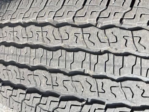 Used 2023 GMC Canyon AT4 w/ AT4 Premium Package AWD/4WD image 14