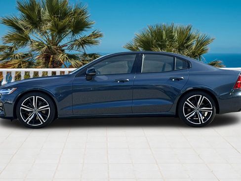 Used 2019 Volvo S60 T5 R-Design image 7