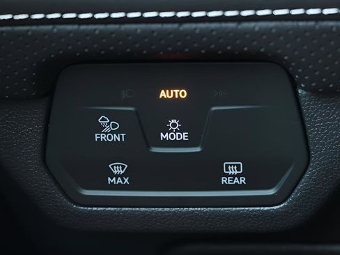 Used 2025 Volkswagen Atlas SE image 22