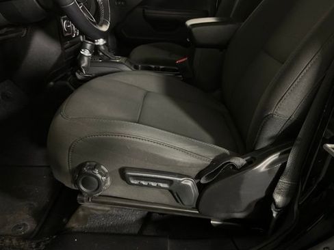 Used 2019 Jeep Wrangler Unlimited Sport S image 27