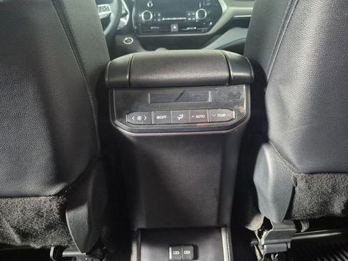 Certified 2025 Toyota Highlander XLE image 33
