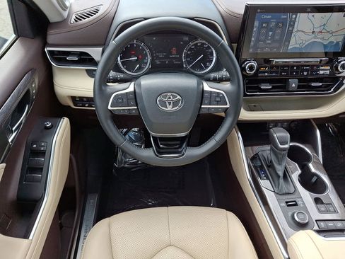 Used 2022 Toyota Highlander Limited image 13