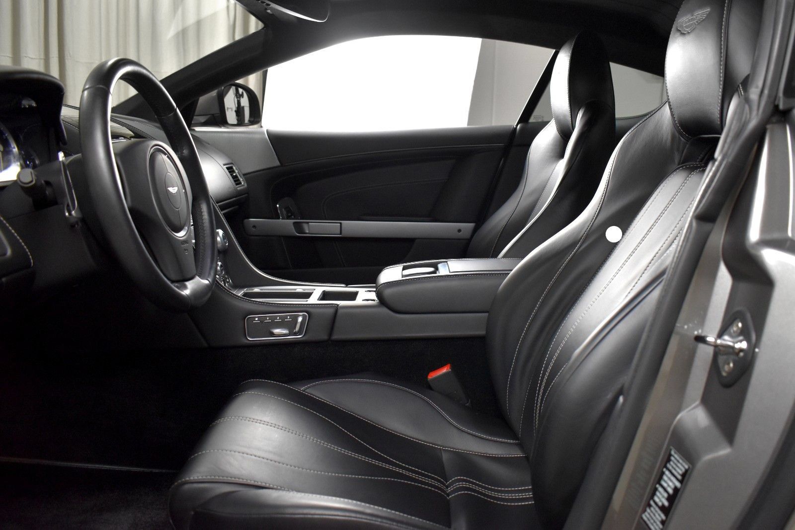 Used 2014 Aston Martin DB9 Coupe RWD image 21